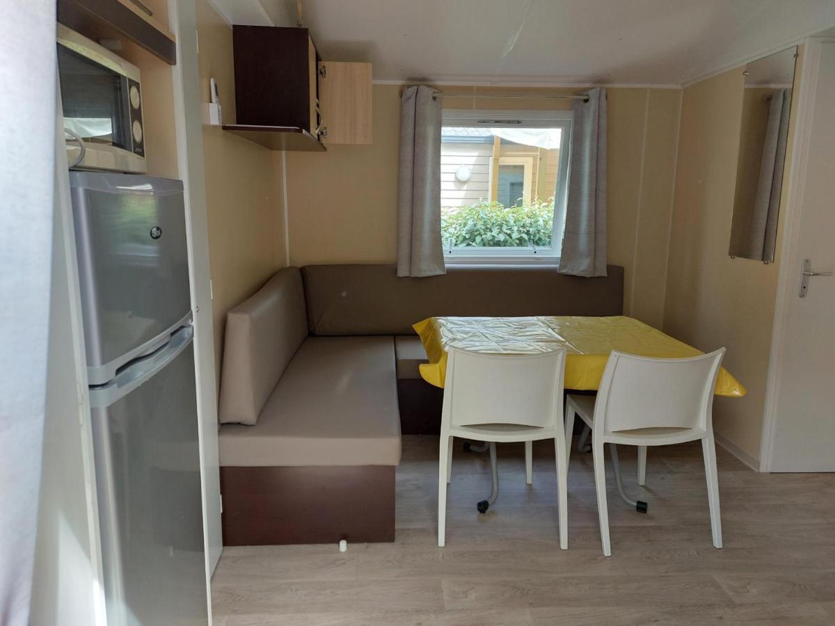 Mobil Home Tout Confort 6 Personnes Climatise Au Pied Du Luberon La Roque-d'Antheron Exterior foto