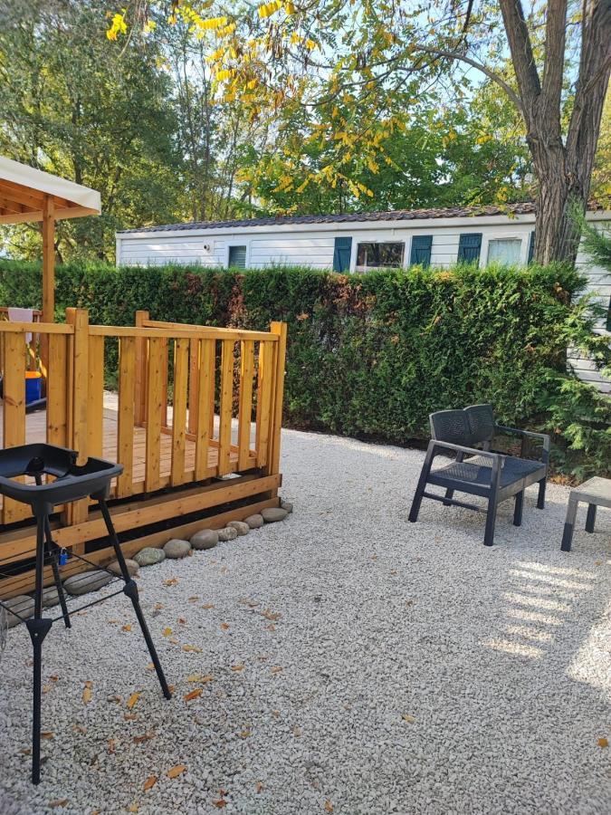 Mobil Home Tout Confort 6 Personnes Climatise Au Pied Du Luberon La Roque-d'Antheron Exterior foto