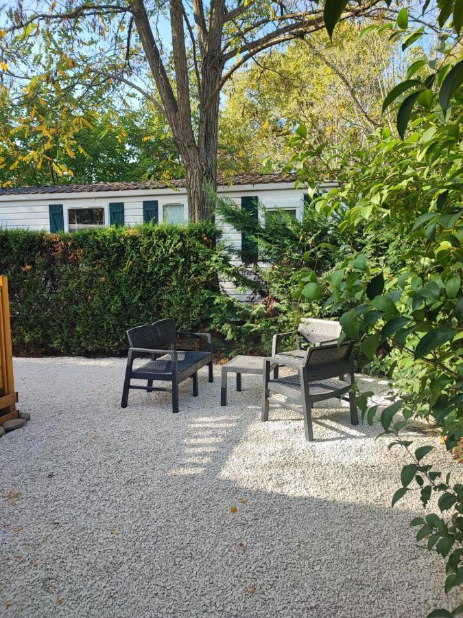 Mobil Home Tout Confort 6 Personnes Climatise Au Pied Du Luberon La Roque-d'Antheron Exterior foto