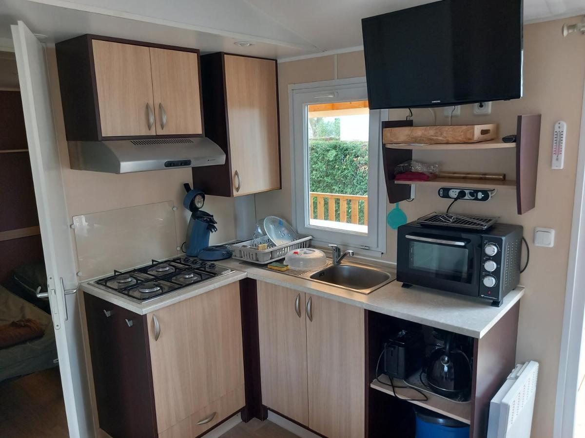 Mobil Home Tout Confort 6 Personnes Climatise Au Pied Du Luberon La Roque-d'Antheron Exterior foto