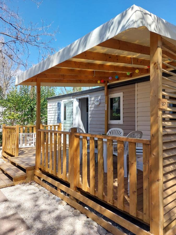 Mobil Home Tout Confort 6 Personnes Climatise Au Pied Du Luberon La Roque-d'Antheron Exterior foto