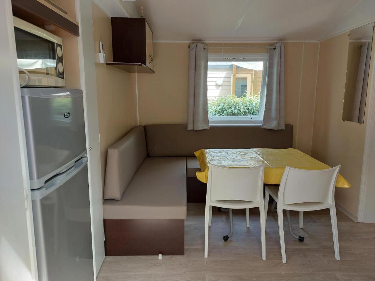 Mobil Home Tout Confort 6 Personnes Climatise Au Pied Du Luberon La Roque-d'Antheron Exterior foto